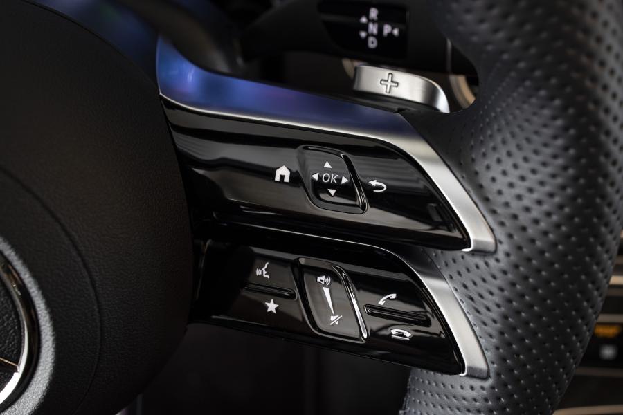 Детали интерьера Mercedes-Benz E350 AMG Line (W213) 2020 года  (WW) (фото 15 из 25)